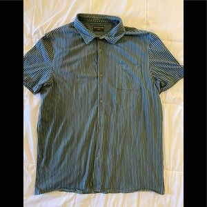 Barely worn SUPER comfy men’s shirt sleeve!